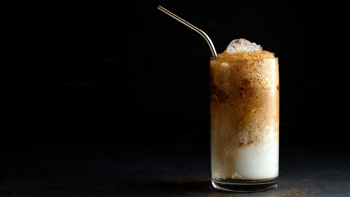 Café Cremoso Estilo Dalgona: A Bebida “Nuvem” que Podes Fazer em Casa