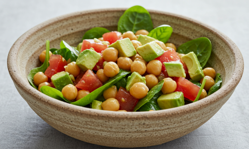 Salada Detox com Abacate e Grão-de-Bico: Leve, Nutritiva e Fácil
